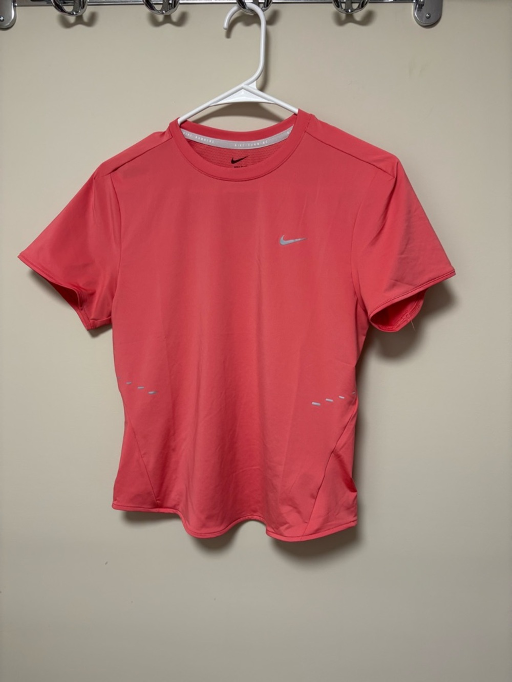 Nike Tee - Picture 2 of 5